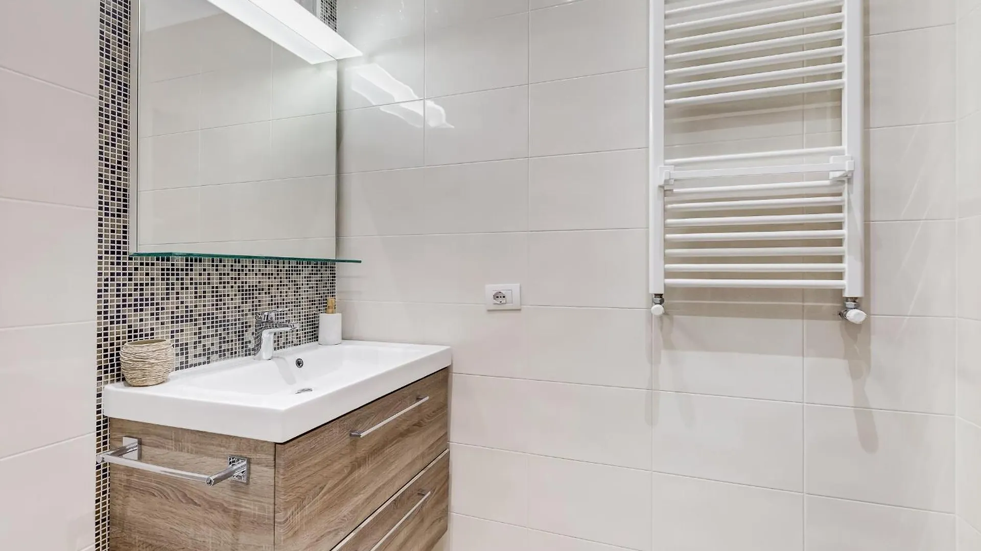 New Vatican Big Apartment - Romedreamhome